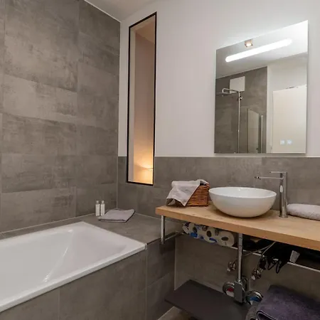 2-zi Zentral I Tiefgaragenstellplatz I Kongresscenter Und Staatstheater I Neubau I Garten *